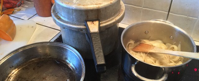 Quick tip: To cover or not to cover a saucepan?